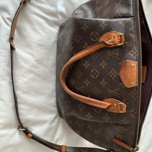 Authentic LV Purse. Barely used and in great condition - Picture 4 of 6